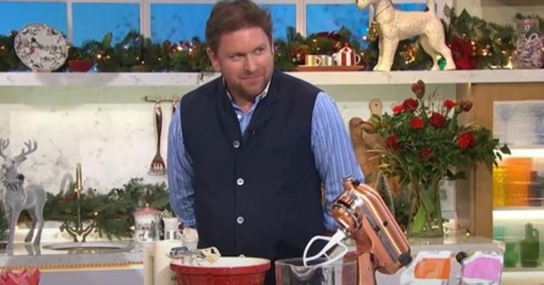 James Martin's Tips For Making The Perfect Christmas Gravy