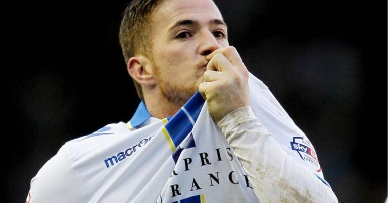 Ross Mccormack Visits Leeds United Fan Group In Scarborough