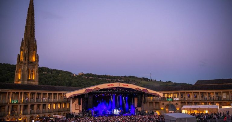 Peace hall: ocean color scene members participating in roger daltrey