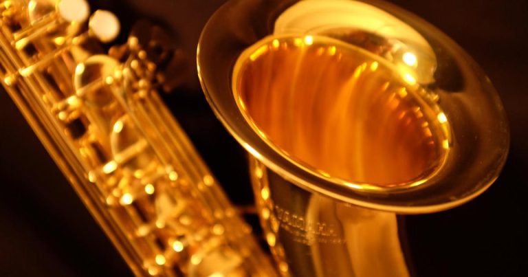 Magistrate overturns ban on musicians' saxophone play